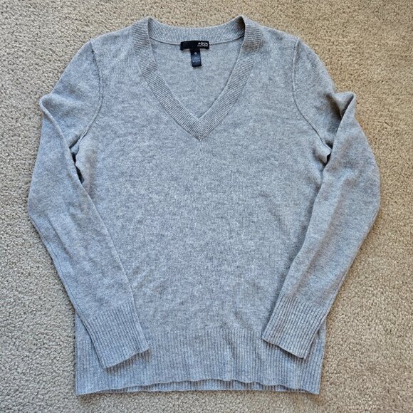 NWOT Aqua Cashmere Sweater Grey V-neck - Picture 1 of 8